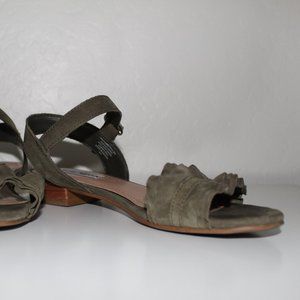 steve madden green ruffle sandals